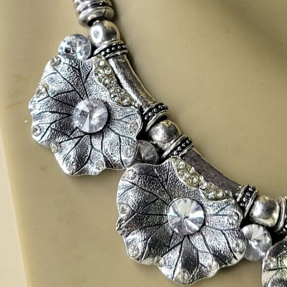 Antique Style Flower Sculpture Choker Bib Necklace STATEMENT BIB Necklace - Picture 4 of 13